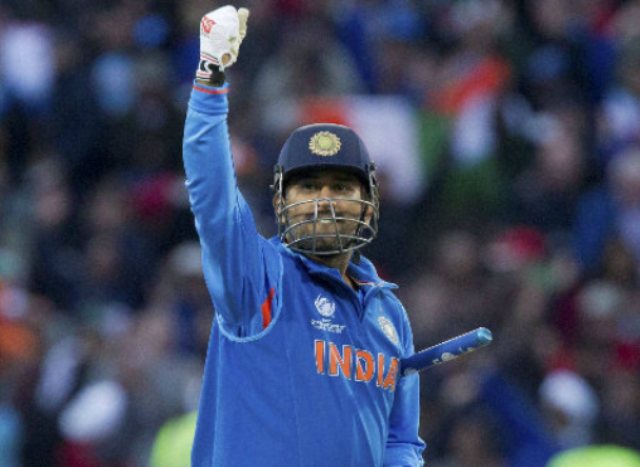 Dhoni thanks Indian supporters at packed MCG niharonline
